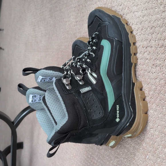 Vans UltraRange EXO Hi MTE-3 Gore-Tex winter boots Women 8.5 Men 7 - Picture 2 of 10